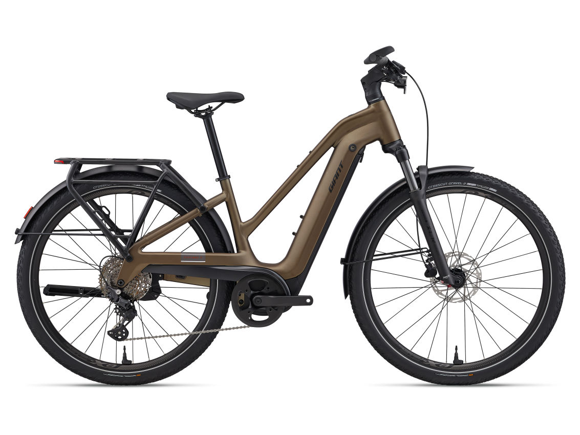 giant Explore E+ 3 Stagger electric bike, side profile on white background